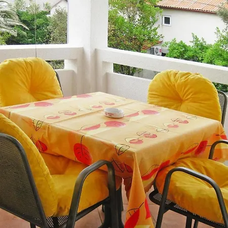In With Balcony Or Terrace Apartment *