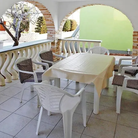 In With Balcony Or Terrace * Vir