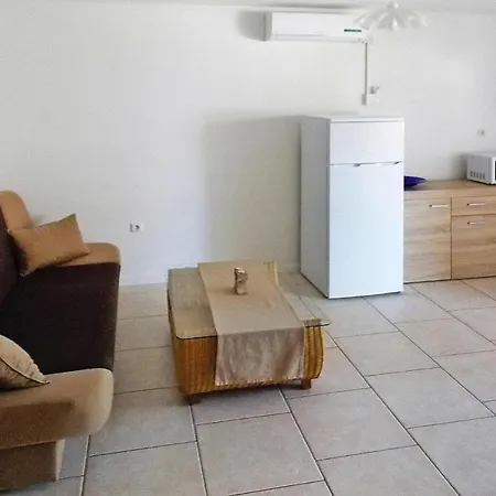 In With Balcony Or Terrace Vir